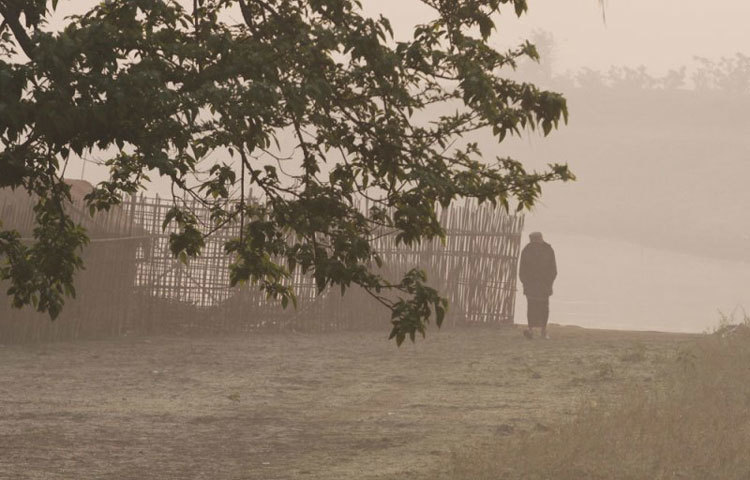 তবুও থেমে নেই জীবন। ছবি : বিপ্লব দিক্ষিৎ