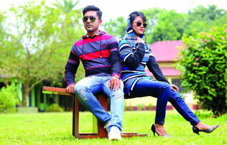 সাধারণ শীতের পোষাকই বর্তমান তরুণ তরুনীদের পছন্দ