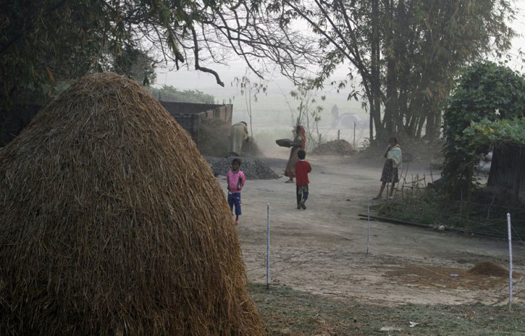 এইখানে নেমে আসে জীবনের কোলাহল। ছবি : বিপ্লব দিক্ষিৎ