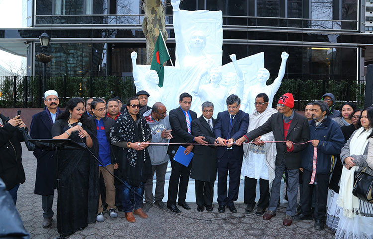 উদ্বোধন অনুষ্ঠানে বক্তব্য রাখেন, নিউইয়র্কে বাংলাদেশের কনসাল জেনারেল শামীম আহসান, জামাল উদ্দিন হোসেন, বিশ্বজিৎ সাহা, ফাহিম রেজানূর, আব্দুর রহিম বাদশা।