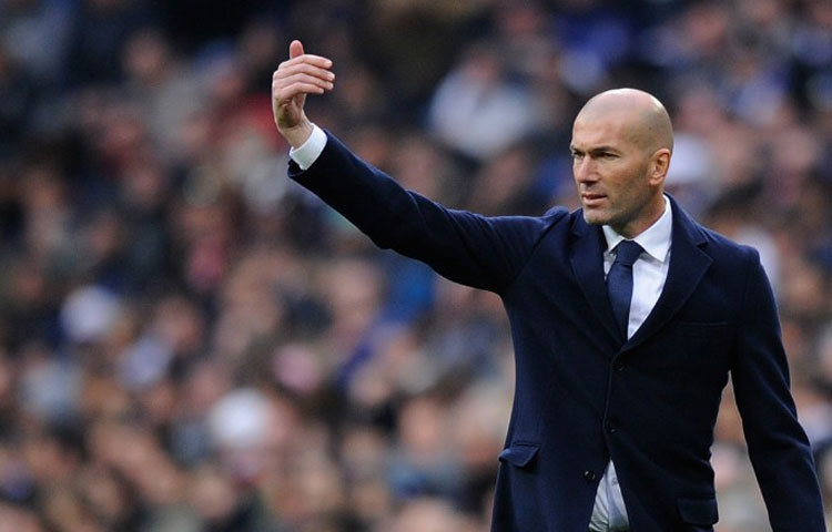 জিনেদাইন জিদান : বিশ্বের অন্যতম কিংবদন্তী ফুটবলরার জিনেদাইন জিদান ১৯৭২ সালে ফ্রান্সে জন্মগ্রহণ করেন। তিনি রিয়েল মাদ্রিদের হয়ে খেলে খ্যাতি লাভ করেন।