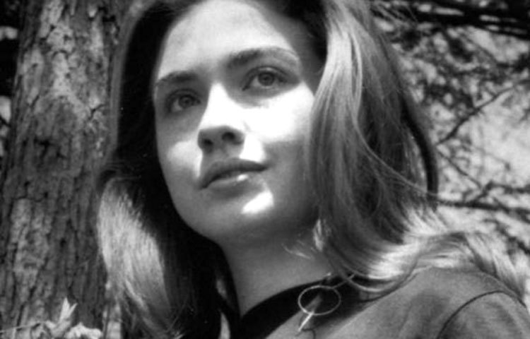 লেক ওবেনের ওয়েলেসলি কলেজের ছাত্রী থাকাকালীন হিলারি ক্লিনটন।