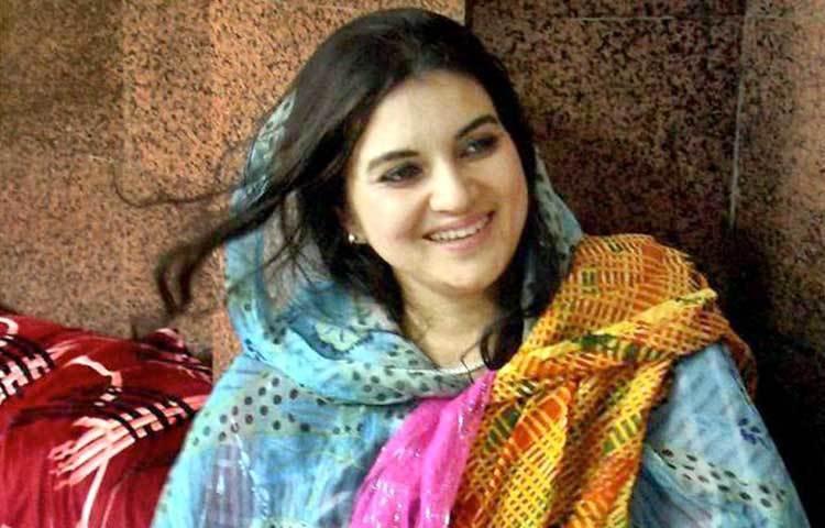 কাশমালা তারিক : তিনি পাকিস্তান মুসলিম লীগের নেত্রী। পাকিস্তানের সব ধরনের রাজনৈতিক কর্মকাণ্ডের সঙ্গে নিজেকে সম্পৃক্ত রাখছেন।