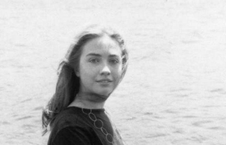 লেক ওবেনে হিলারি। এ বয়স থেকেই তিনি বাধাহীন গতিতে ছুটে চলছেন।