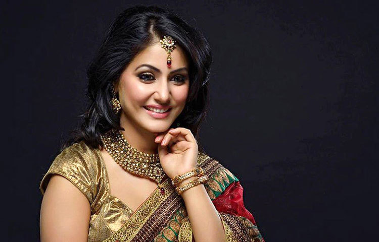 অক্ষরা ভারতের গুরগাঁওয়ের সিসিএ স্কুল অফ ম্যানেজমেন্ট থেকে এমবিএ করেছেন।