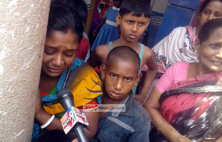 আগুনে পুড়ে সর্বহারাদের গননবিদারী আহাজারি। ছবি : মনিরুজ্জামান উজ্জ্বল।