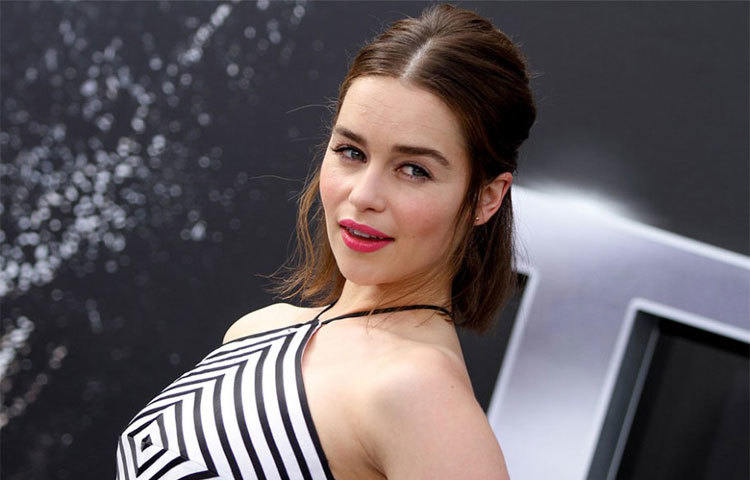 এমিলিয়া ক্লার্ক : ব্রিটেনের এই সুন্দরী এরই মধ্যে আপন সৌন্দর্যে সবার হৃদয় জয় করে নিয়েছেন।