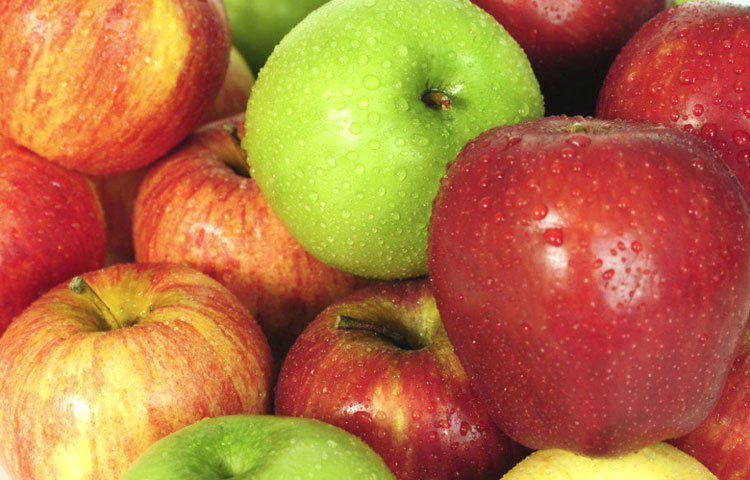 আপেল : আপেল হজমের জন্য বেশ উপকারী। এটি ওজন নিয়ন্ত্রণে রাখে।