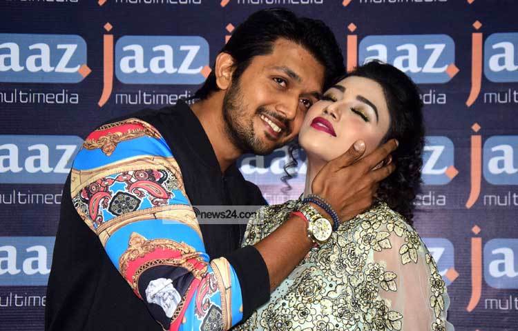 নির্মাতা জাকির হোসেন রাজু আরো বলেন, &lsquo;কলকাতায় শুভ-জলিকে তেমন কেউ চিনতো না। কিন্তু নিয়তি মুক্তির পর তাদেরকে সেখানকার দর্শকরা ভালোভাবে গ্রহণ করেছেন।&rsquo; ছবি : মাহবুব আলম।