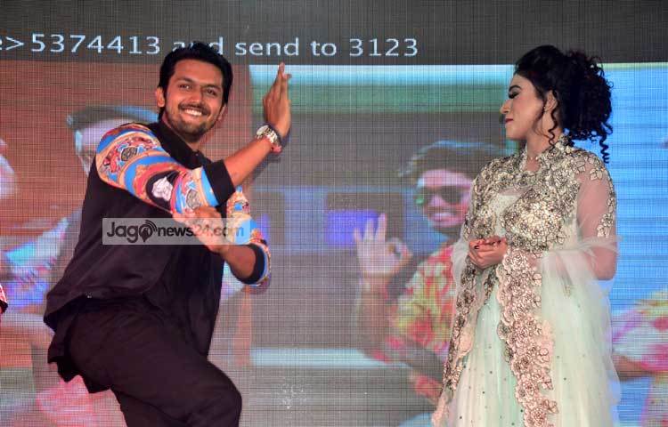 কলকাতায় নিয়তি ছবিটি বেশ ভালোই ব্যবসা করেছ। ছবির সঙ্গে সামঞ্জস্য রেখে পাঁচটি গানও রয়েছে। ছবি : মাহবুব আলম।