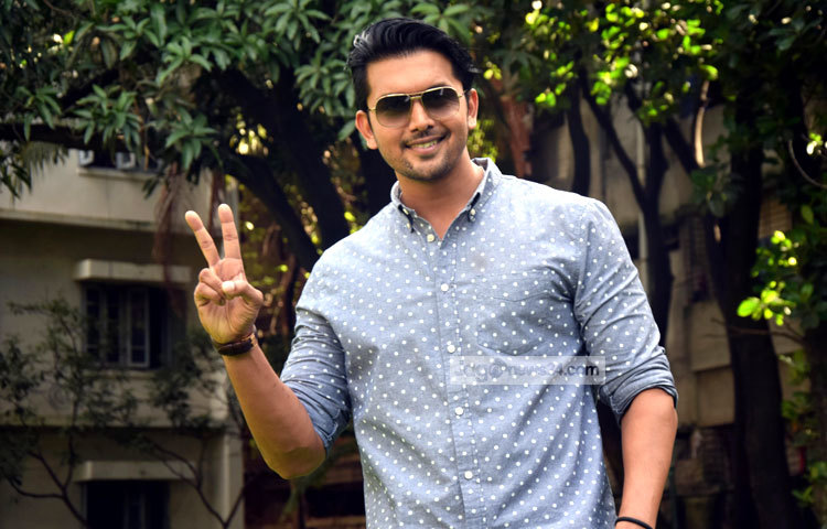 অভিনেতা আরিফিন শুভ তার ক্যারিয়ার নিয়ে বিজয়রথে ছুটে চলছেন। ছবি : মাহবুব আলম।