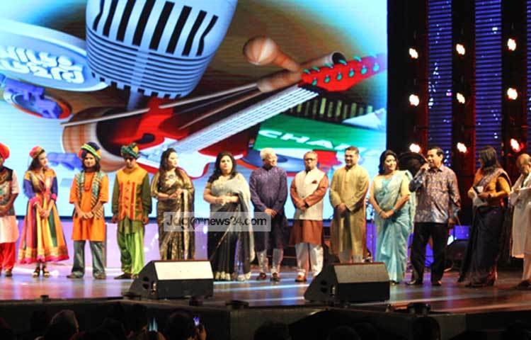 শুক্রবার মিরপুর শহীদ&nbsp; সোহরাওয়ার্দী ইনডোর স্টেডিয়ামে অনুষ্ঠিত হয় লোক সঙ্গীতশিল্পী প্রতিযোগিতা &lsquo;আড়ং ডেইরি-চ্যানেল আই বাংলার গান&rsquo;-এর চূড়ান্ত পর্ব। ছবি : মঞ্জুরুল আলম।