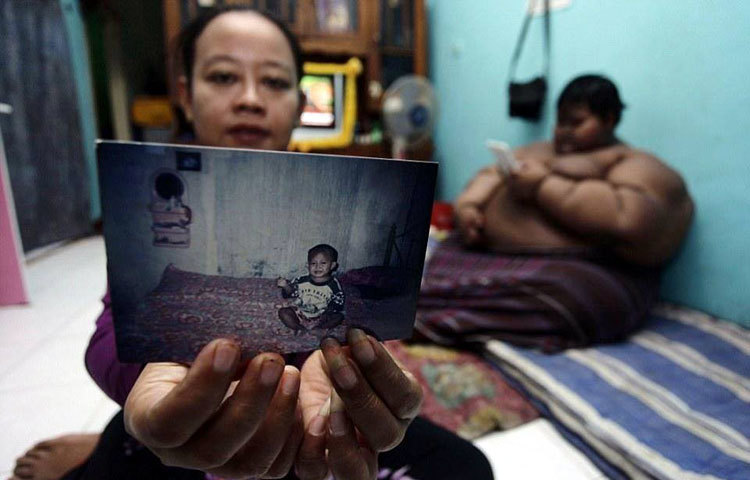 জন্মের সময় আর্যর ওজন মাত্র সাড়ে তিন কেজি ছিলো। দুই বছর বয়স থেকে তার ওজন অস্বাভিকভাবে বাড়তে শুরু করে।