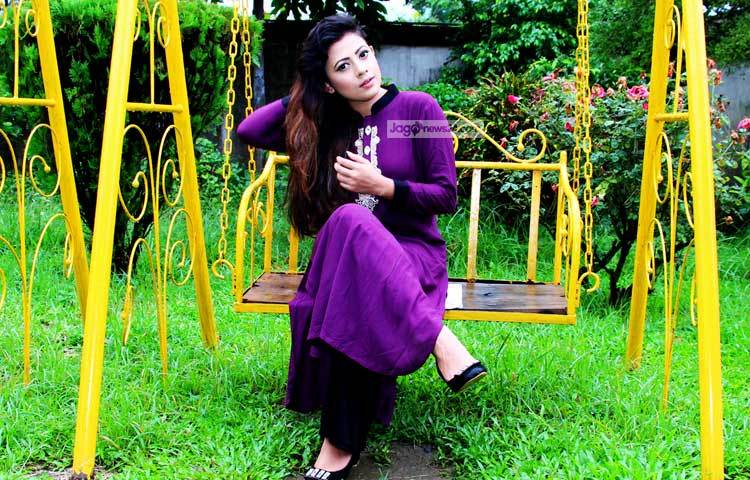 আশার গানের মাধ্যমেই সাংস্কৃিতক জগতে পদচারণা শুরু হয়। ছোটবেলায় ওস্তাদের কাছে উচ্চাঙ্গ সঙ্গীত এবং আধুনিক গানের তালিম নিয়েছেন। ছবি : এসডি প্রিন্স।