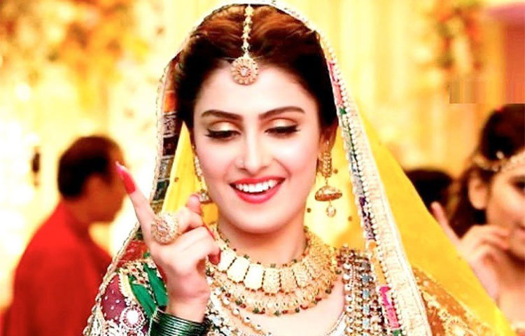 আয়েজা খান : পাকিস্তানের চলচ্চিত্রকে জনপ্রিয় করতে অসামান্য অবদান রেখে চলছেন আয়েজা।