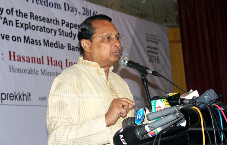 জনগণের গণমাধ্যম বিষয়ক জরিপের ফলাফল অনুষ্ঠান জাতীয় প্রেস ক্লাবে আজ বক্তব্য রাখছেন তথ্যমন্ত্রী হাসানুল হক ইনু। ছবি : বিপ্লব দিক্ষিৎ।