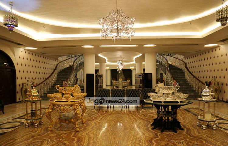 নির্মাণব্যয় নিয়ে বাড়ির মালিক মাহতাবুর রহমান বলেন, আমি নিজের ব্যবহারের জন্য বাড়ি করেছি, তাই এটা নির্মাণে কত ব্যয় হয়েছে আমি তা হিসাবে করে দেখিনি।