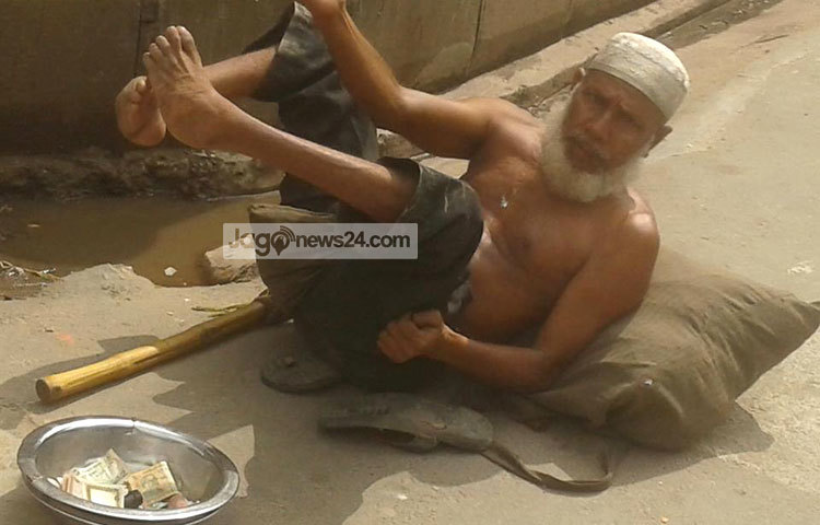 ময়মনসিংহ, কিশোরগঞ্জসহ বিভিন্ন জেলা থেকে এসব ভিক্ষুকরা আজিমপুরে এসে জড়ো হন। ছবি : মনিরুজ্জামান উজ্জ্বল।