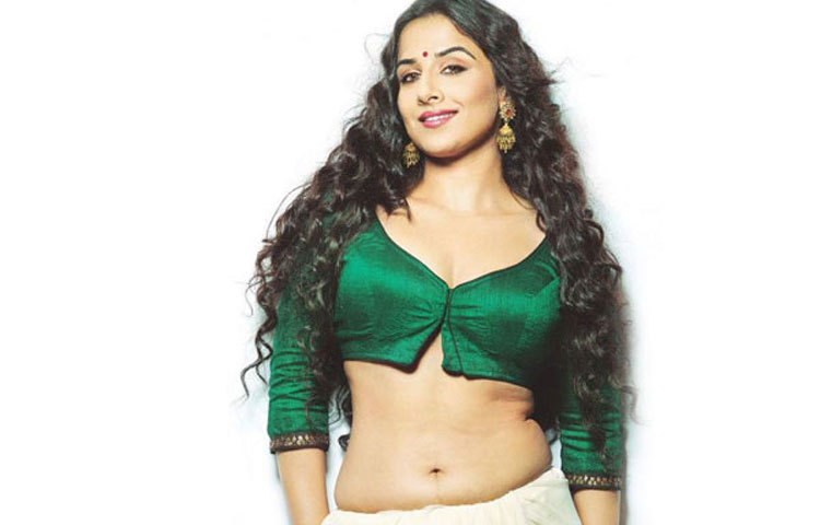 বিদ্যা বালান : বাড়ি কিনতে গিয়ে ঘুষ দিয়েছিলেন বিদ্যা বালান। মুম্বাইয়ে বাড়ি কেনার সময় এই কাজটি করেছিলেন বলে বিদ্যা নিজের মুখেই সবাইকে জানান।