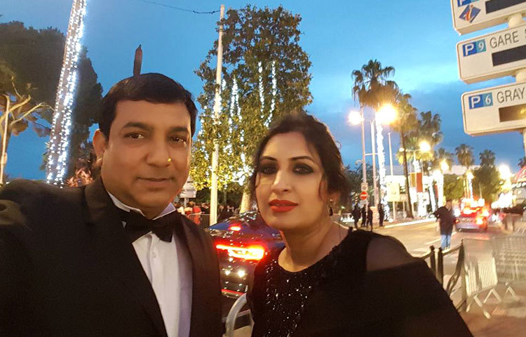 কানের জমকালো আয়োজনের ফাঁকে তৌকীর-বিপাশা সেলফিবন্দি হয়েছেন। ছবি : ফেসবুক।