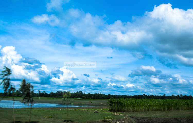 আকাশে এক পলক তাকালেই চোখে পড়বে মাত্র কিছুদিন আগেও যে ধূমল, কালো গম্ভীর মেঘ&nbsp; ছেয়ে থাকত দিকচক্রবাল, তারা আর&nbsp; নেই। ছবি : হোসাইন ইমরাত রিমেন।