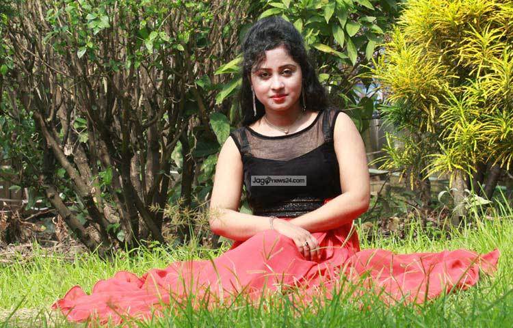 অভিনয়ের ব্যাপারে বৈশাখী তার বাবা-মায়ের কাছ থেকে শুরু থেকেই পূর্ণ সমর্থন ও সহযোগিতা পেয়ে আসছেন। ছবি : এসডি প্রিন্স।