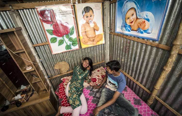 টাঙ্গাইল জেলার কান্দাপাড়ার পতিতাপল্লির পতিতাদের জীবন কাহিনি খুবই করুণ। সূত্র : ওয়াশিংটন পোস্ট