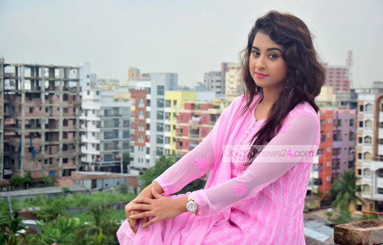 বুবলি সুবর্ণা মুস্তাফা, বিপাশা হায়াত, আসাদুজ্জামান নূর, আফজাল হোসেন, হুমায়ুন ফরীদি, জাহিদ হাসান প্রমুখের অভিনয় দেখে এই অঙ্গনে কাজ করতে অনুপ্রাণিত হয়েছেন। ছবি : মাহবুব আলম।