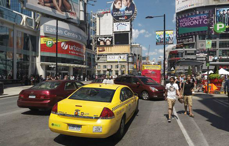 কানাডায় ১৭ দশমিক ৭ ঘণ্টা রোজা : এখন প্রায় ১০ লক্ষ মুসলমান আছে কানাডায়।&nbsp; এবার কোনো কোনো দিন সেহরির প্রায় ১৮ ঘণ্টা পর ইফতারি খেতে হচ্ছে রোজাদারদের।