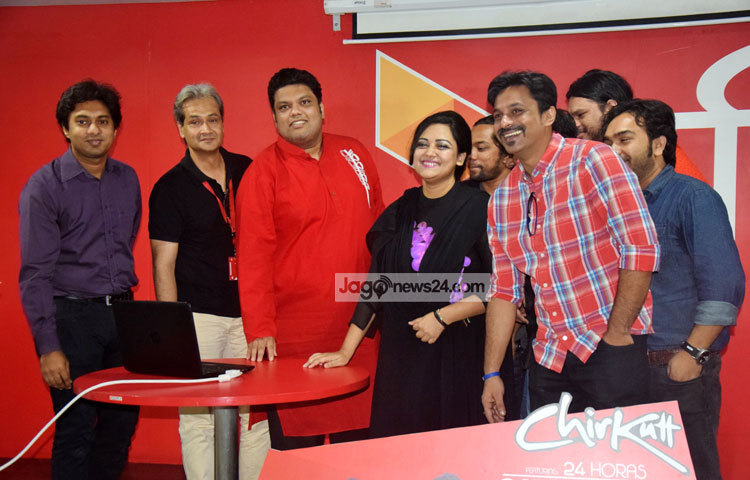 আজ &lsquo;অন্তরে বাহিরে&rsquo; কথার এ গানে বাংলা ফিউশন গান ও ডোমিনিক রিপাবলিকের &lsquo;বাচাতা&rsquo; গানের সমন্বয় করা হয়েছে। ছবি : মাহবুব আলম।