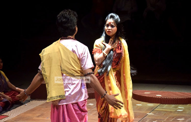 রবীন্দ্রনাথের কাব্যনাট্য &lsquo;চিত্রাঙ্গদা&rsquo; রচনার প্রায় চুয়াল্লিশ বছর পরে ১৯৩৬ সালে তার পঁচাত্তর বছর বয়সে রচনা করেন নৃত্যনাট্য &lsquo;চিত্রাঙ্গদা&rsquo;। ছবি : মাহবুব আলম।