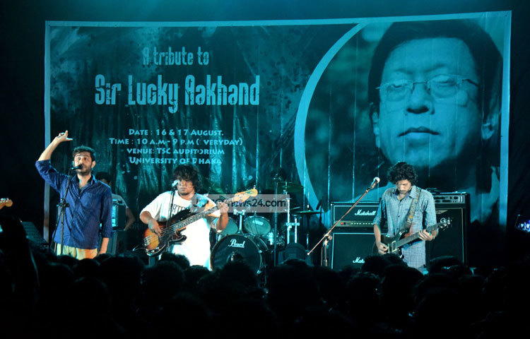 কিংবদন্তী সংগীতশিল্পী ও মুক্তিযোদ্ধা লাকী আখন্দের চিকিৎসার অর্থ জোগানের জন্য গতকাল (১৬ আগস্ট) কনাসর্টের আয়োজন করা হয়েছে। ছবি : মাহবুব আলম।