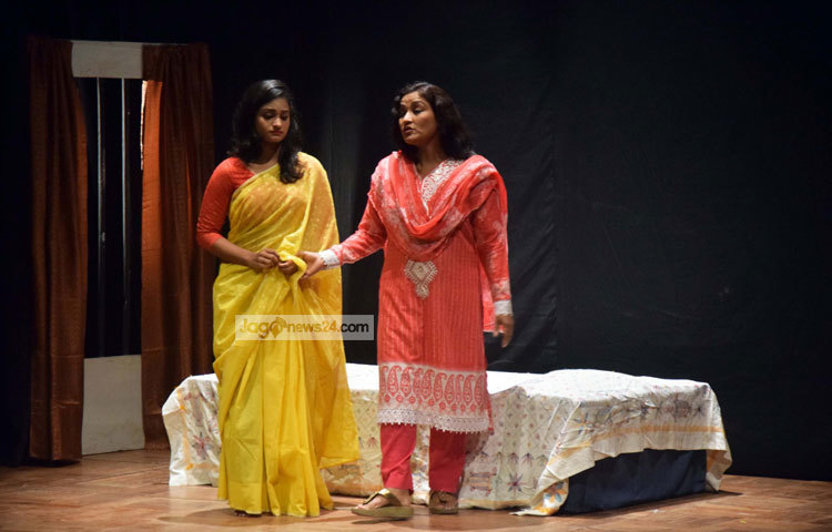 দেবী নাটক সম্পর্কে নির্দেশক আরহাম আলো বলেছেন, &lsquo;আমরা যথাযথভাবে নাটকের প্রতিটি দৃশ্য তুলে ধরার চেষ্টা করেছি। আশা করছি এটি দেখে দর্শকরা আনন্দ পেয়েছেন।&rsquo; ছবি : মাহবুব আলম।