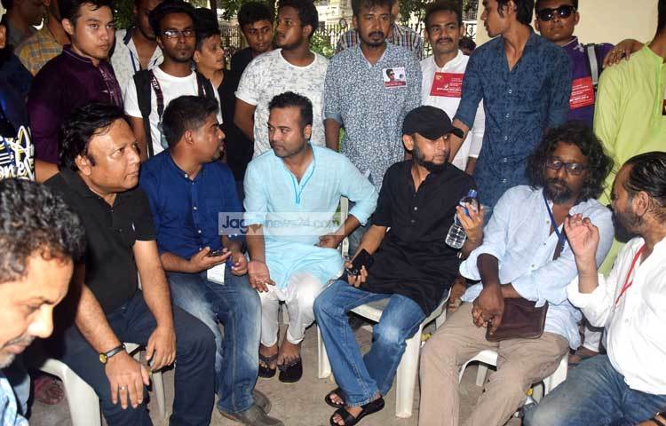 দেশের বিভিন্ন&nbsp; স্যাটেলাইট চ্যানেলে প্রচারিত নাটক বা কাহিনীচিত্রের পরিচালকদের নিয়ে গঠিত ডিরেক্টরস গিল্ড-এর নির্বাচনে শান্তিপূর্ণ পরিবেশে ভোট গ্রহণ অনুষ্ঠিত হয়েছে। ছবি : মাহবুব আলম।