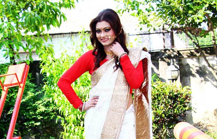 জয়ের অদম্য প্রত্যয় বুকে নিয়ে রংপুরের&nbsp; মেয়ে দোলন মিডিয়াজগতে পা রাখেন। ছবি : এসডি প্রিন্স।