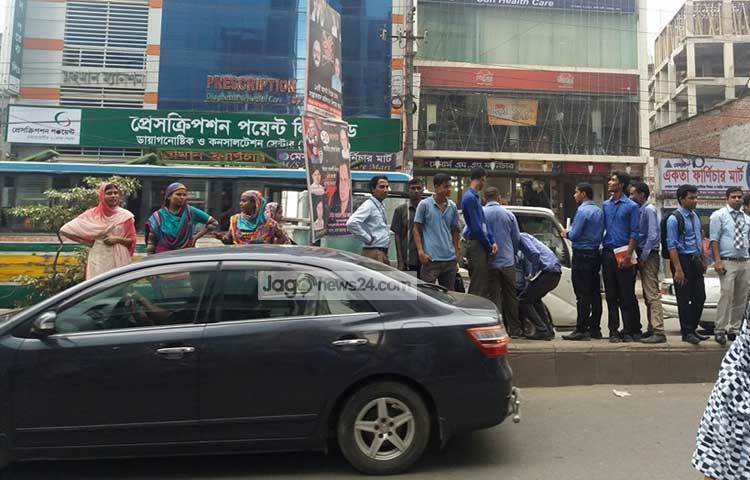 বুধবার বিকেল সাড়ে ৪টার দিকে&nbsp; দেশজুড়ে তীব্র ভূকম্পন অনুভূত হয়। ছবি : হোসেন ইমরাত রিমেন।