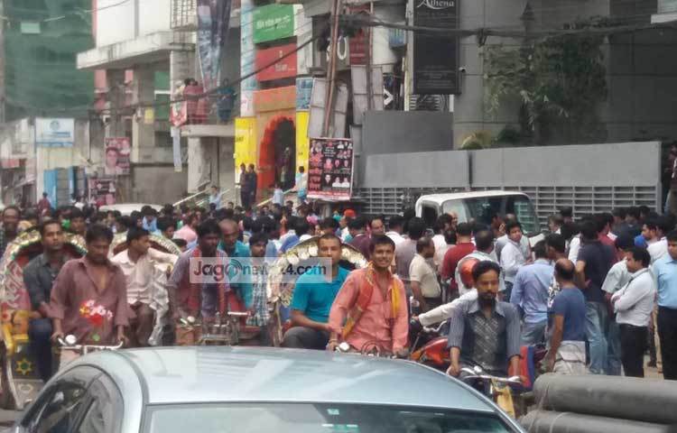 যুক্তরাষ্ট্রের ভূমিকম্প পর্যবেক্ষণ সংস্থা ইউএসজিএসের ওয়েবসাইটের তথ্য অনুযায়ী, ভূমিকম্পের উৎপত্তিস্থল ছিল মিয়ানমার। রিখটার স্কেলে এর মাত্রা ছিল ৬.৮। ছবি : হোসেন ইমরাত রিমেন।