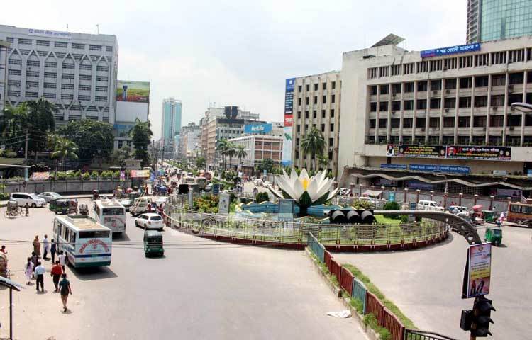 রাজধানীর সবচেয়ে কর্মব্যস্ত এলাকা মতিঝিল এখনও অনেকটা ফাঁকা। দুয়েক দিনের মধ্যে আবারও চিরচেনা রূপ নেবে মতিঝিল। ছবি : বিপ্লব দিক্ষিৎ।