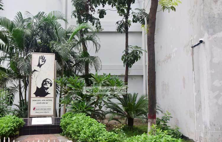 এফডিসিরি নিরাপত্তার জন্য সিসি ক্যামেরা বসানোয় চলচ্চিত্র কর্মীরা কর্তৃপক্ষকে ধন্যবাদ জানিয়েছেন। ছবি : মাহবুব আলম।