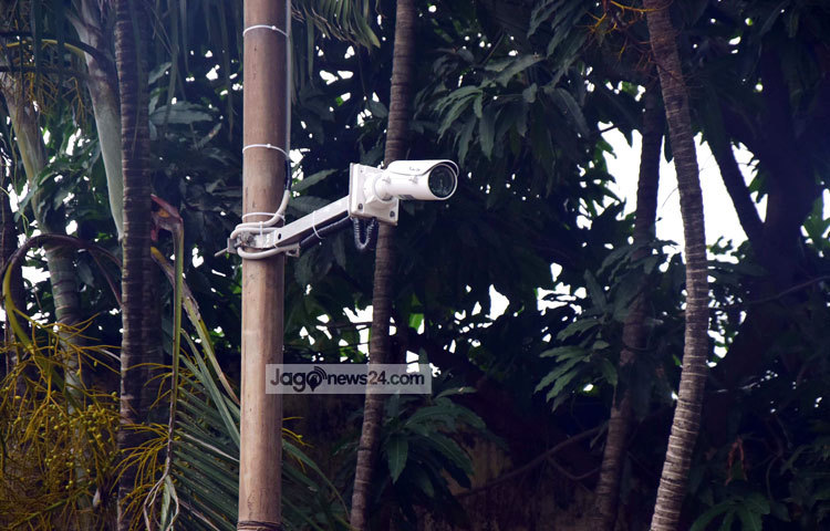 এফডিসি সূত্র জানায়, টেন্ডারের মাধ্যমে উন্নতমানের সিসি ক্যামেরা স্থাপনের কাজটি করছে এক্সপ্রেস সিস্টেম লিমিটেড। ছবি : মাহবুব আলম।