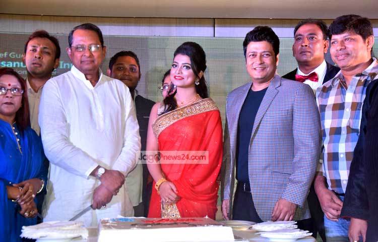 দুই বাংলার জনপ্রিয় চিত্রনায়ক ফেরদৌসের শ্যাওলা ছবির মহরত রোববার (২৮ জুলাই) রাজধানীর একটি হোটেলে অনুষ্ঠিত হয়েছে। ছবি : মাহবুব আলম।