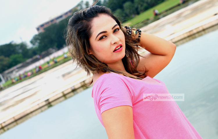 ছোটপর্দার পাশাপাশি উপমা চলচ্চিত্রেও কাজ করতে চান। আর এই স্বপ্ন থেকেই তিনি নিজেকে প্রস্তুত করছেন। ছবি : এসডি প্রিন্স।