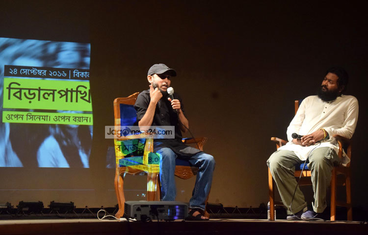 বিড়ালপাখি সিনে ক্লাবের আয়োজনে শনিবার (২৪ সেপ্টেম্বর) অনুষ্ঠিত হয়েছে বিড়াল পাখির মজমা। এতে বক্তব্য দিচ্ছেন নির্মাতা মোস্তফা সরয়ার ফারুকী। ছবি : মাহবুব আলম।