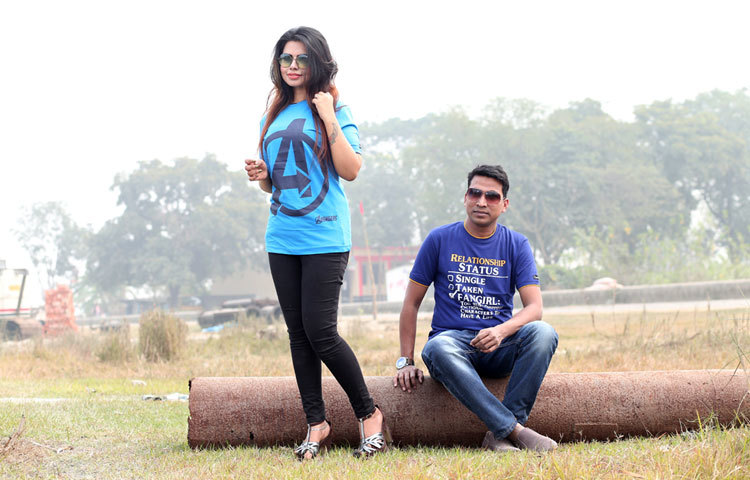 টি-শার্ট পরে বাইরে খুব সহজে ছোটাছুটি করা যায়। পোশাক ও ছবি : ড্রিমি ওয়েডিং।