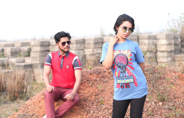 গরমের হাত থেকে বাঁচতে বিভিন্ন রঙের টি-শার্ট সংগ্রহ করুন। পোশাক ও ছবি : ড্রিমি ওয়েডিং।