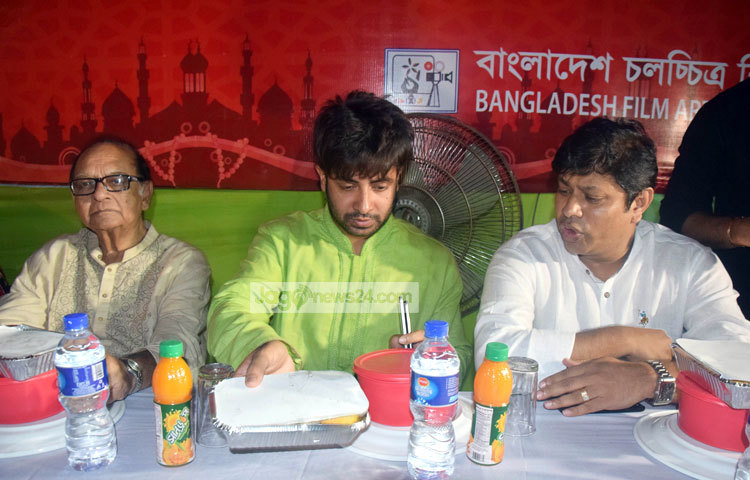 বাংলাদেশ চলচ্চিত্র সমিতির ইফতার মাহফিলের স্পন্সর করেছে &lsquo;ভিশন&rsquo;। ছবি : মাহবুব আলম।