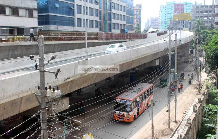 উদ্বোধন শেষে মোশাররফ হোসেন বলেন, মাননীয় প্রধানমন্ত্রী অলরেডি এই ফ্লাইওভার উদ্বোধন করে দিয়েছেন। আমরা এর সাইডগুলো উদ্বোধন করছি। ছবি : বিপ্লব দিক্ষিৎ।