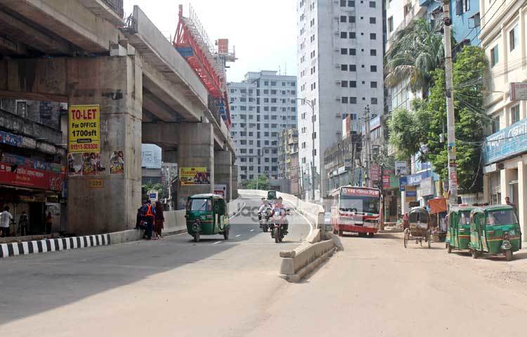 উল্লেখ্য, গত ৩০ মার্চ এ ফ্লাইওভারের সাতরাস্তা থেকে হলি ফ্যামিলি অংশটি উদ্বোধন করেন প্রধানমন্ত্রী শেখ হাসিনা। ছবি : বিপ্লব দিক্ষিৎ।