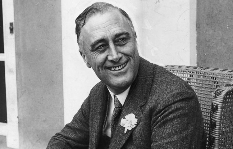 ফ্রাঙ্কলিন ডি রুজভেল্ট : ১৯২১ সালে কানাডায় ছুটি কাটানোর সময় পোলিও আক্রান্ত হয়েছিলেন মার্কিন প্রেসিডেন্ট রুজভেল্ট। কোমরের নিচের অংশ পক্ষাঘাতগ্রস্ত হয়ে যায়। নিজের দায়িত্ব থেকে পালিয়ে যাননি রুজভেল্ট।