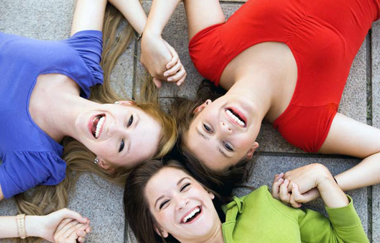 জাতিসংঘে বহুবার এই নিয়ে চর্চা হওয়ার পর অবশেষে ৩০ জুলাই দিনটিকেই বন্ধু দিবসের জন্য বেছে নেওয়া হয়। জাতিসংঘের সদস্য রাষ্ট্রগুলিকে এই দিনটি পালনের জন্য অনুরোধও জানানো হয়।